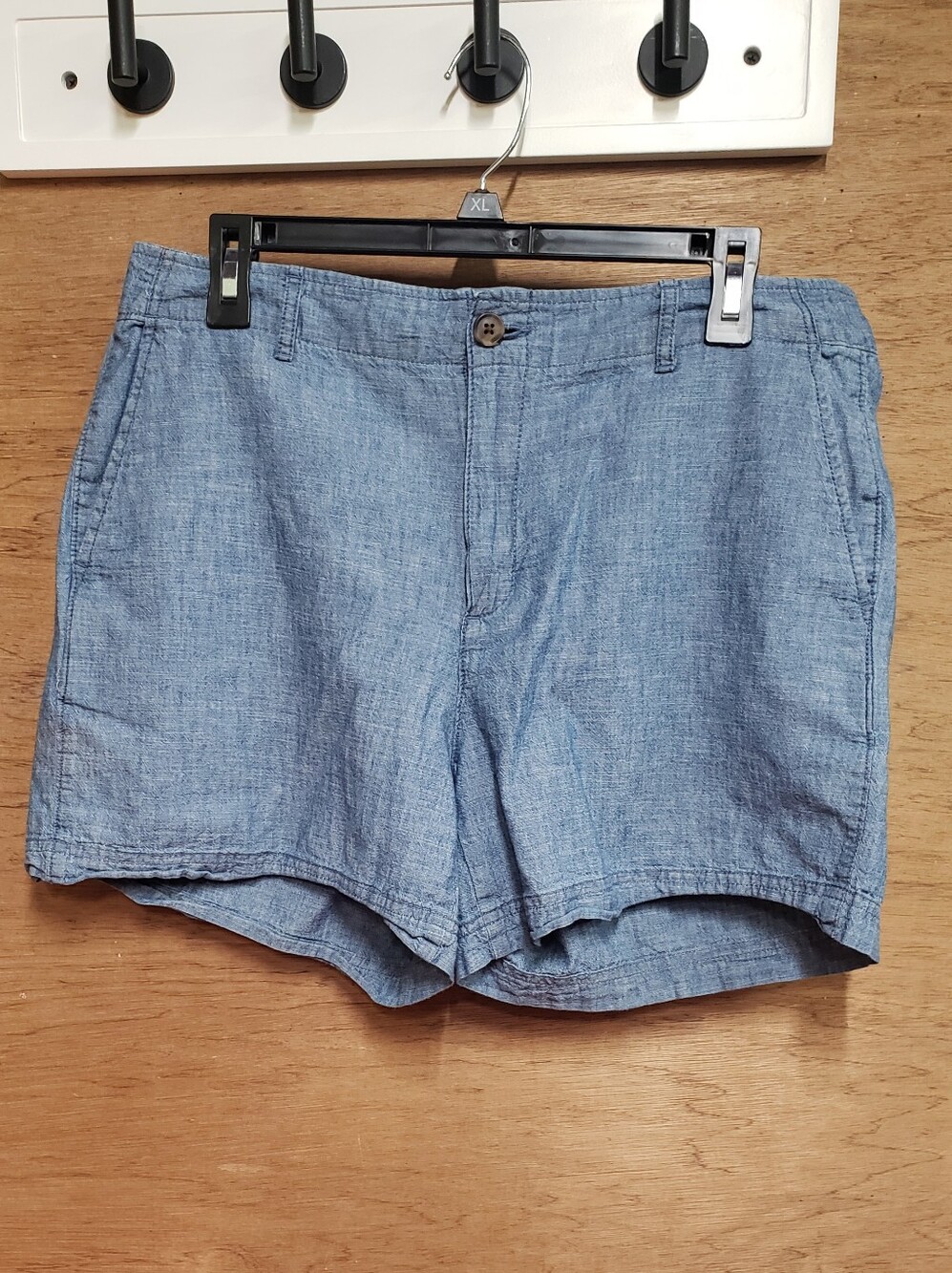 Gap Ladies 5" Chambray Shorts 12 EUC